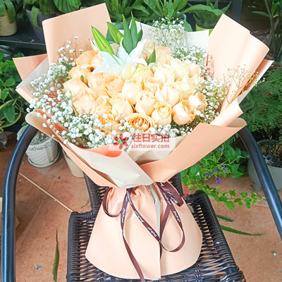 邵阳33朵香槟玫瑰百合，心里永远是你