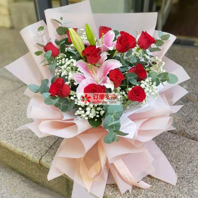 邵阳11朵红玫瑰百合，全世界里只有一个你